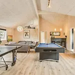بيت للعطل With Fireplace 05 *