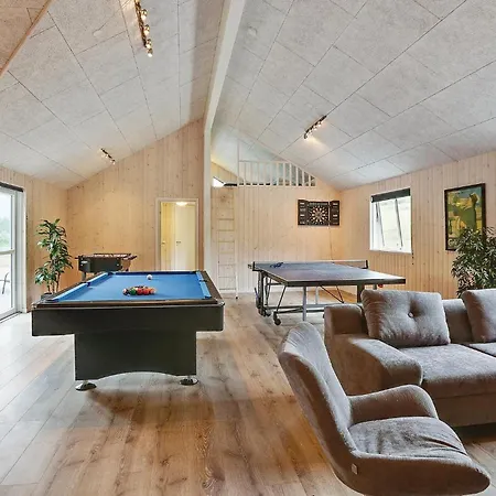 With Fireplace 05 בית נופש