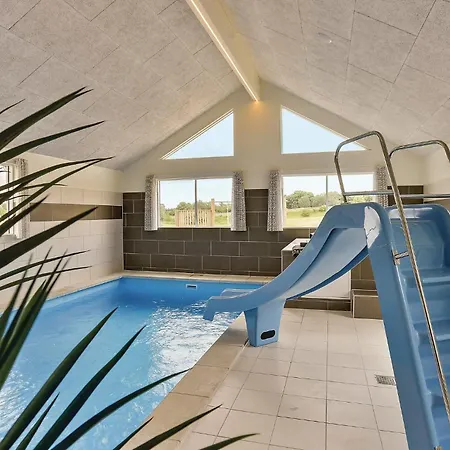 With Fireplace 05 Feriehus